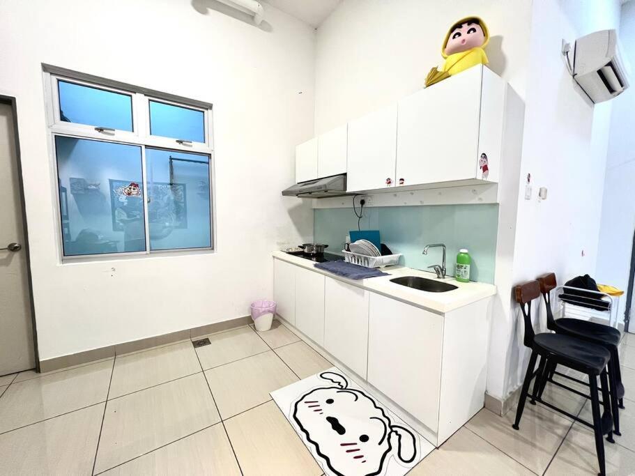 B1610 Austin Height Crayon Shin Chan By Apartment